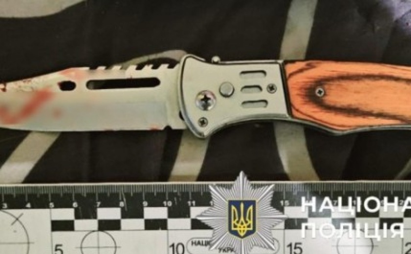 Завдав жінці смертельного удару ножем: у м. Верхівцеве за вбивство поліцейські затримали 38-річного чоловіка